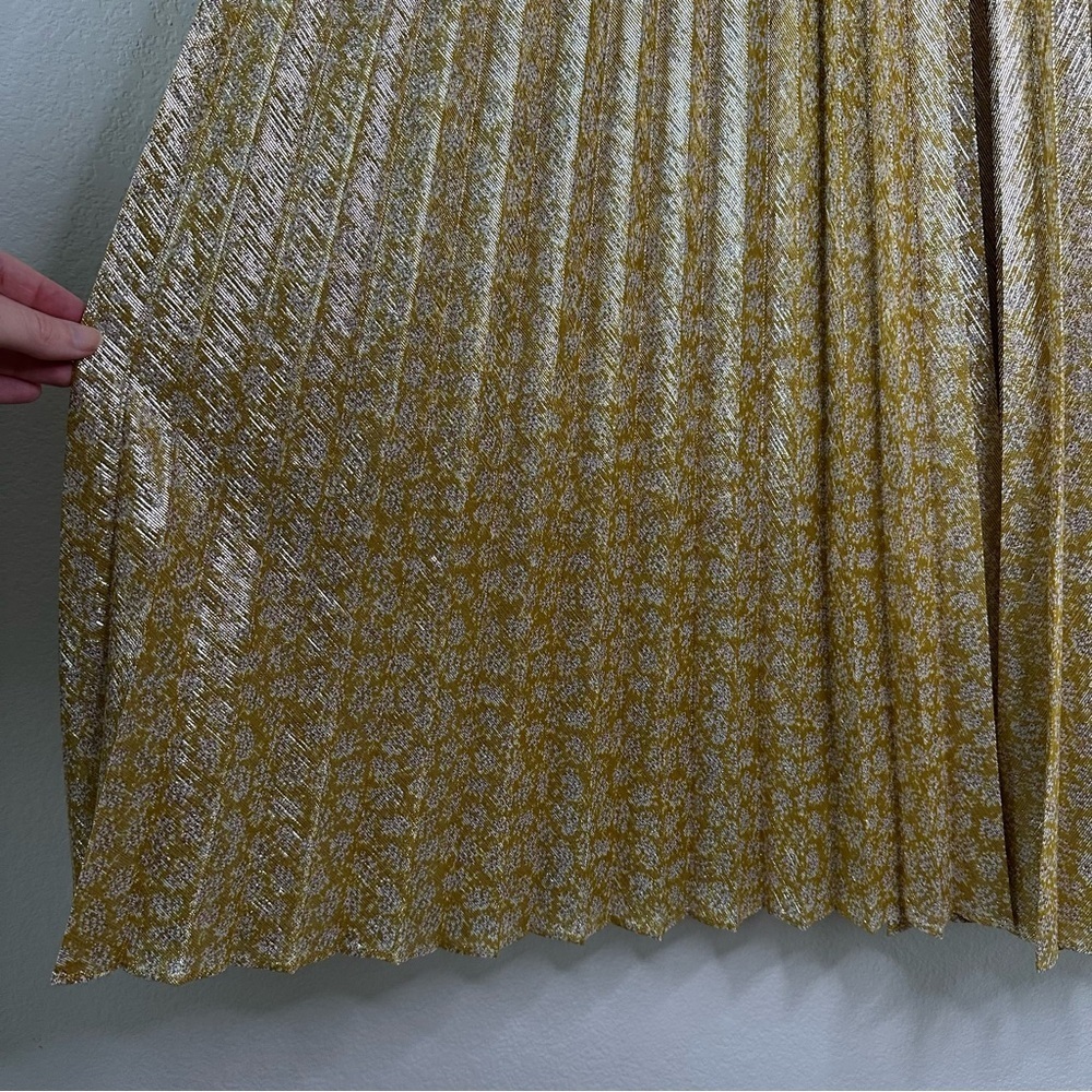 Alexis Joya Pleated Strapless Gown Maxi Dress
Metallic Gold Lame Rare SZ S - Picture 6 of 11